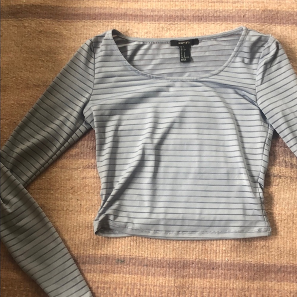Long sleeve crop top, no tags but never worn!